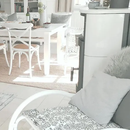 Strandhafer - Im Schwalzkiefernwald Zwischen Ostsee Und Bodden Lejlighed *