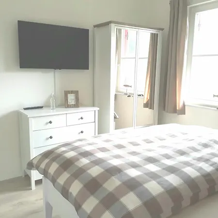 Strandhafer - Im Schwalzkiefernwald Zwischen Ostsee Und Bodden グロヴェ