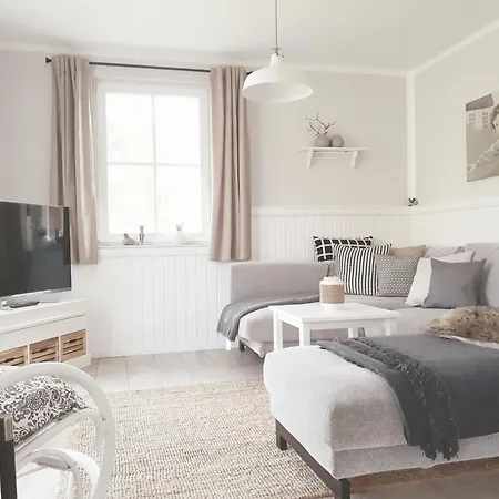 Strandhafer - Im Schwalzkiefernwald Zwischen Ostsee Und Bodden Lejlighed