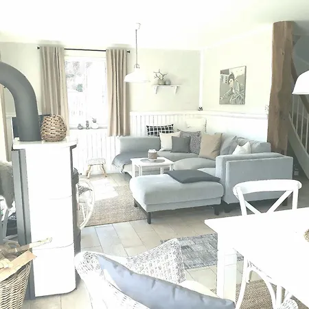 Strandhafer - Im Schwalzkiefernwald Zwischen Ostsee Und Bodden Lejlighed Glowe