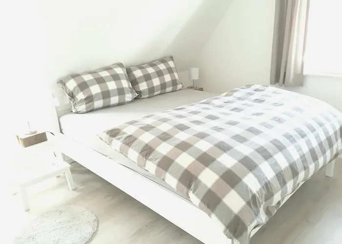 Apartament Strandhafer - Im Schwalzkiefernwald Zwischen Ostsee Und Bodden Glowe